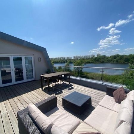 Reed Warbler - Hm111 - Lower Mill Estate Penthouse Apartment With Spa Access Somerford Keynes Eksteriør billede