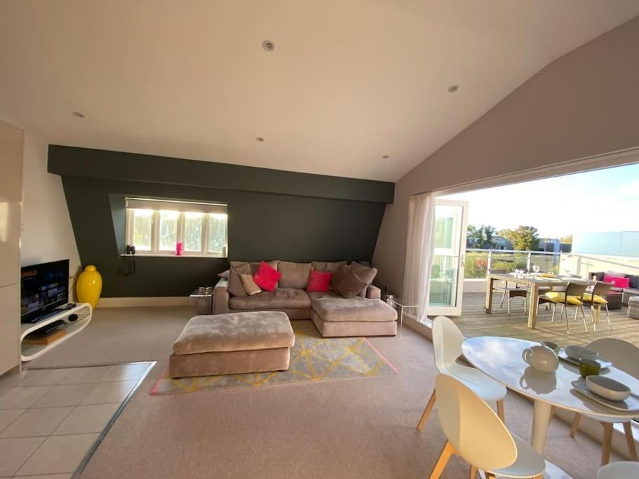 Reed Warbler - Hm111 - Lower Mill Estate Penthouse Apartment With Spa Access Somerford Keynes Eksteriør billede