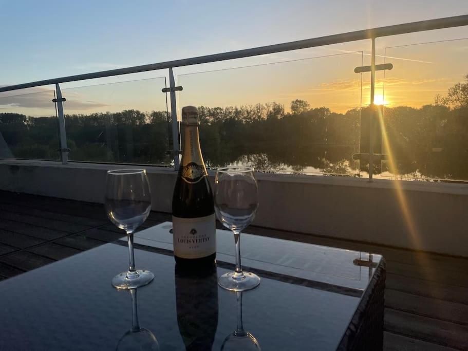 Reed Warbler - Hm111 - Lower Mill Estate Penthouse Apartment With Spa Access Somerford Keynes Eksteriør billede