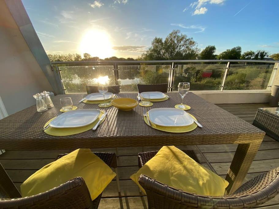 Reed Warbler - Hm111 - Lower Mill Estate Penthouse Apartment With Spa Access Somerford Keynes Eksteriør billede