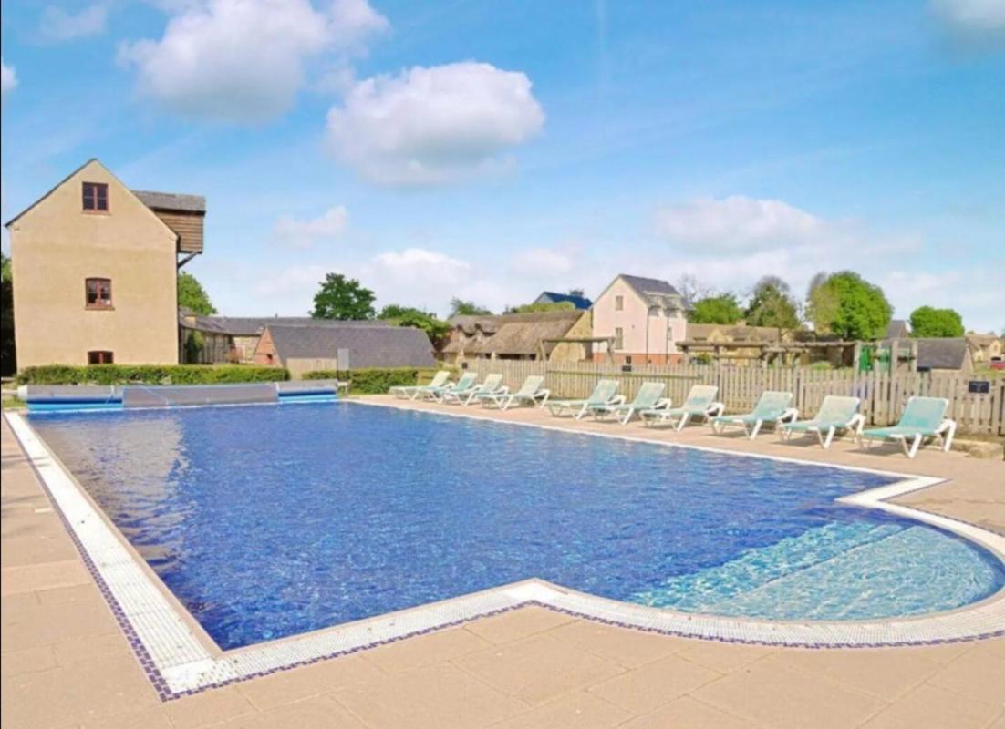 Reed Warbler - Hm111 - Lower Mill Estate Penthouse Apartment With Spa Access Somerford Keynes Eksteriør billede