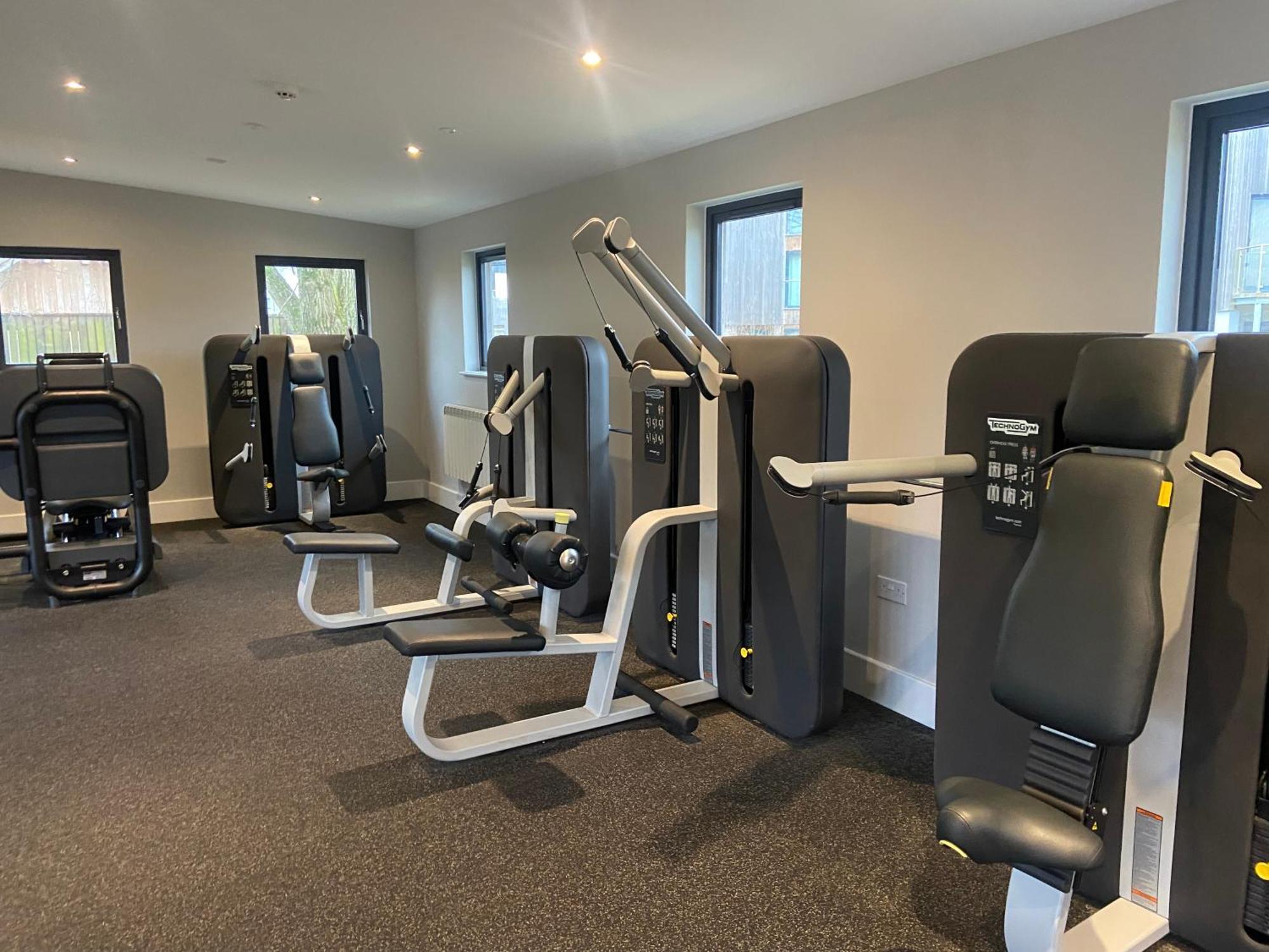 Reed Warbler - Hm111 - Lower Mill Estate Penthouse Apartment With Spa Access Somerford Keynes Eksteriør billede